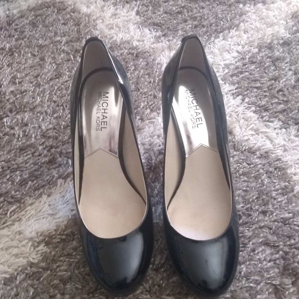 Michael kors black pumps